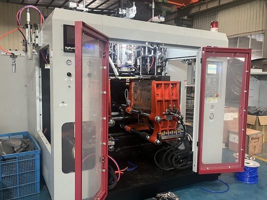 Triple In Mould Labeling 1L Plastic Bottle Blow Molding Machine With D Type